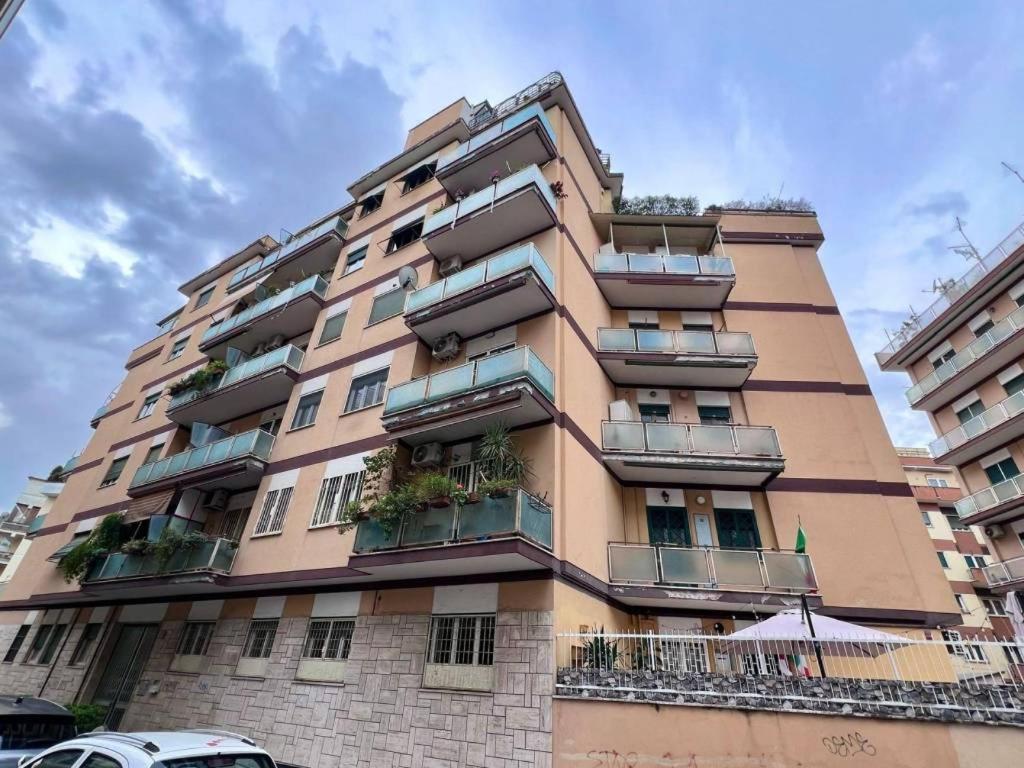 Grande Stanza Con Letto Matrimoniale Bagno Privato Zona San Paolo-trastevere-roma Tre 