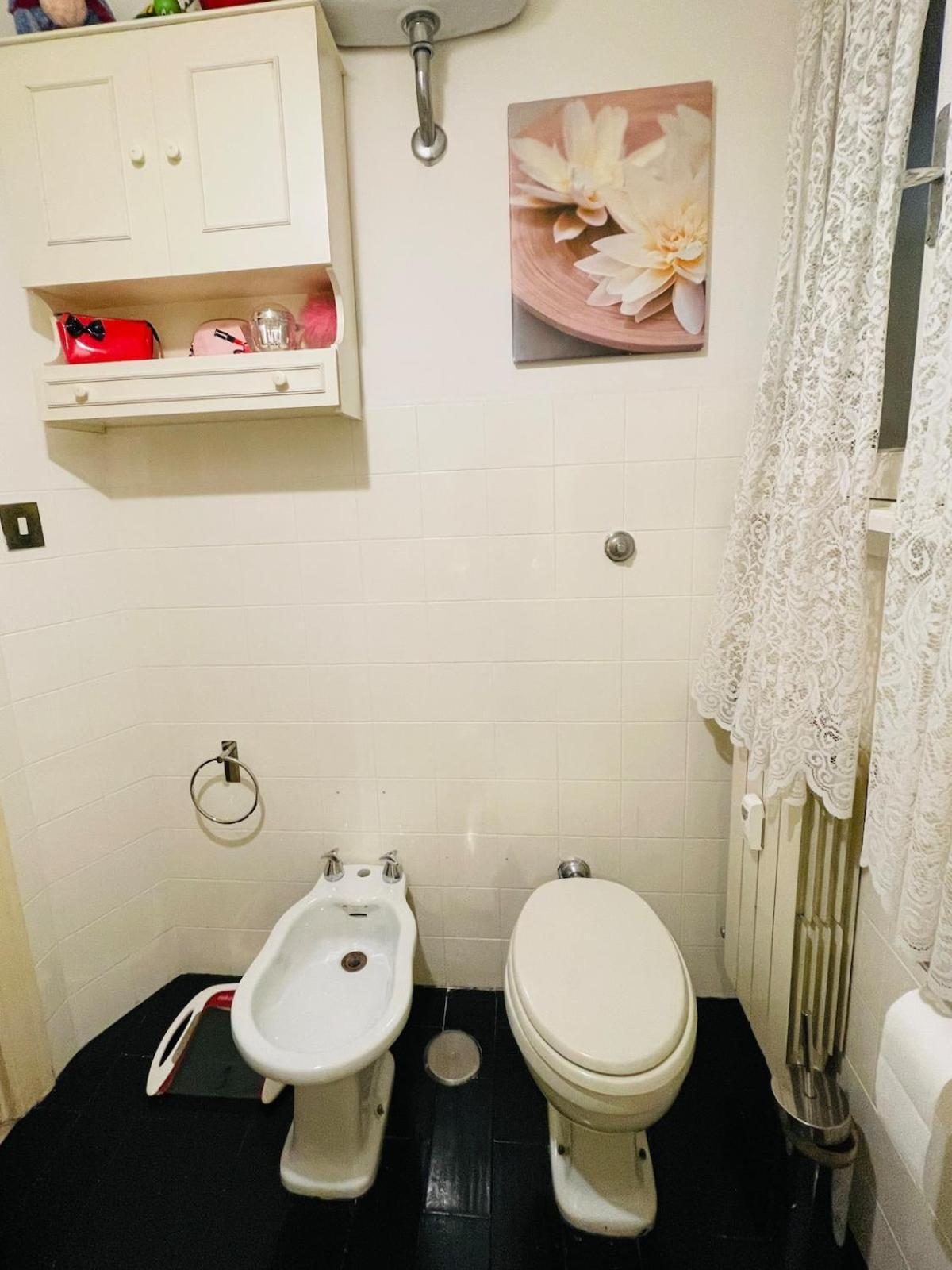 Grande Stanza Con Letto Matrimoniale Bagno Privato Zona San Paolo-trastevere-roma Tre 